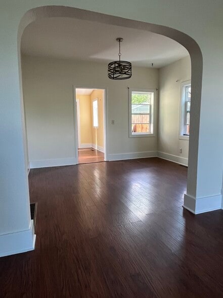 Building Photo - 505 Hillsdale St
