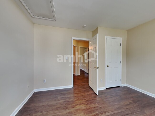 Building Photo - 2713 Glasshouse Rd