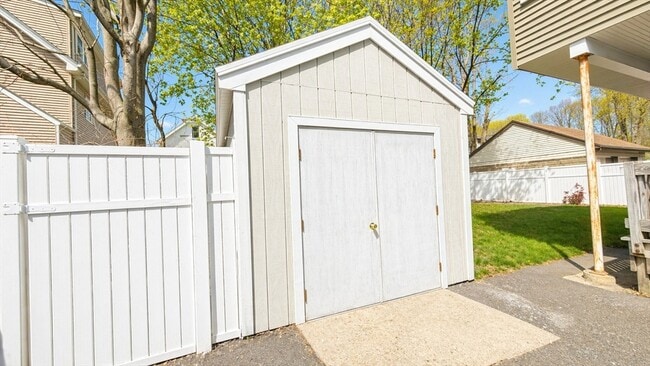 Building Photo - 86 Howard St