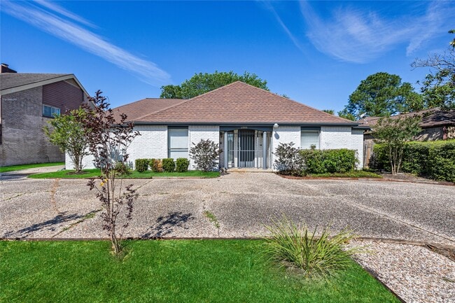 Building Photo - 11906 Pepperdine Ln