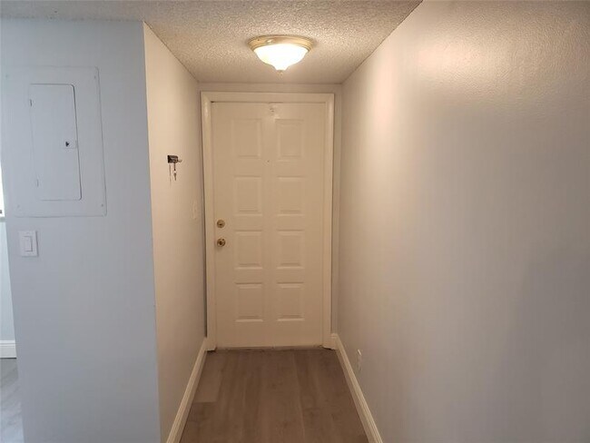Building Photo - 12252 Royal Palm Blvd
