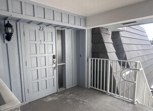 Building Photo - 423 Pine Tree Ct