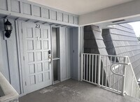 Building Photo - 423 Pine Tree Ct