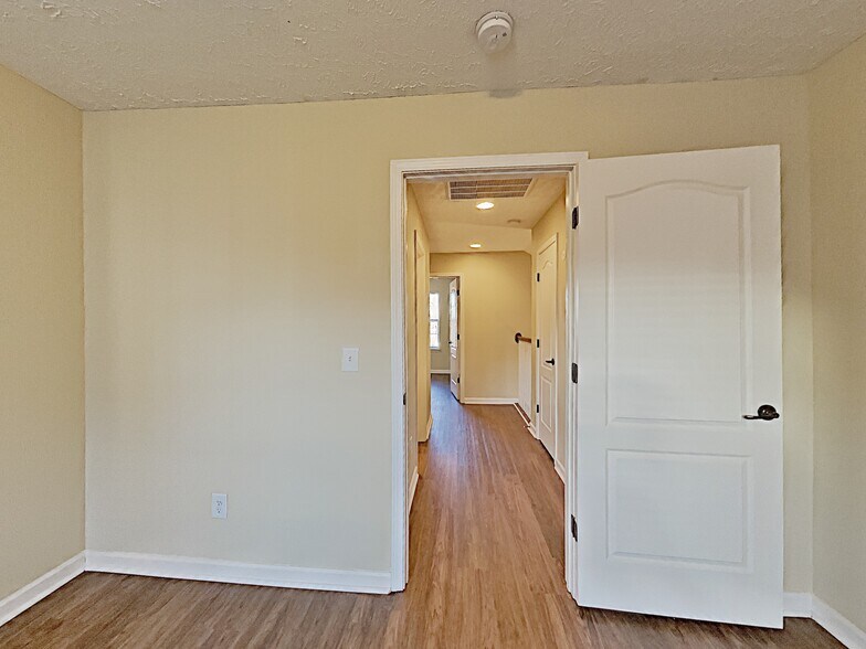 Building Photo - 1205 Sundown Ct