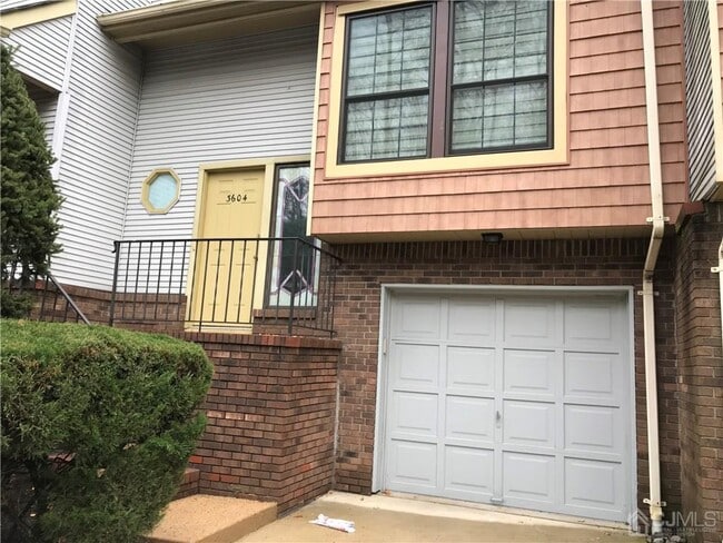 Building Photo - 3604 Springbrook Dr