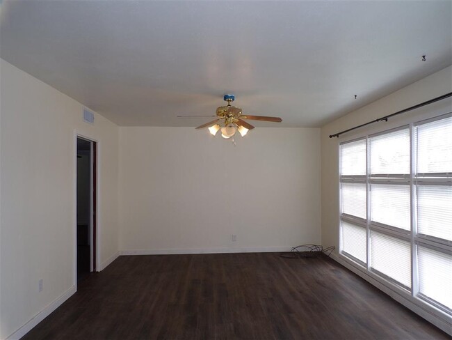 Building Photo - 1503 N Water St