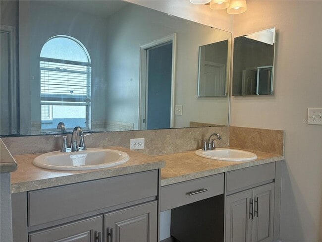 Building Photo - 31318 Heatherstone Dr