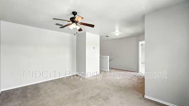 Building Photo - 209 Hinge Loop