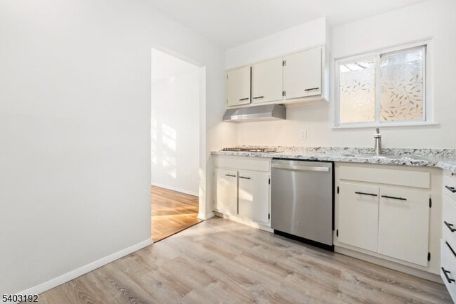 Building Photo - 19 Cooper Dr