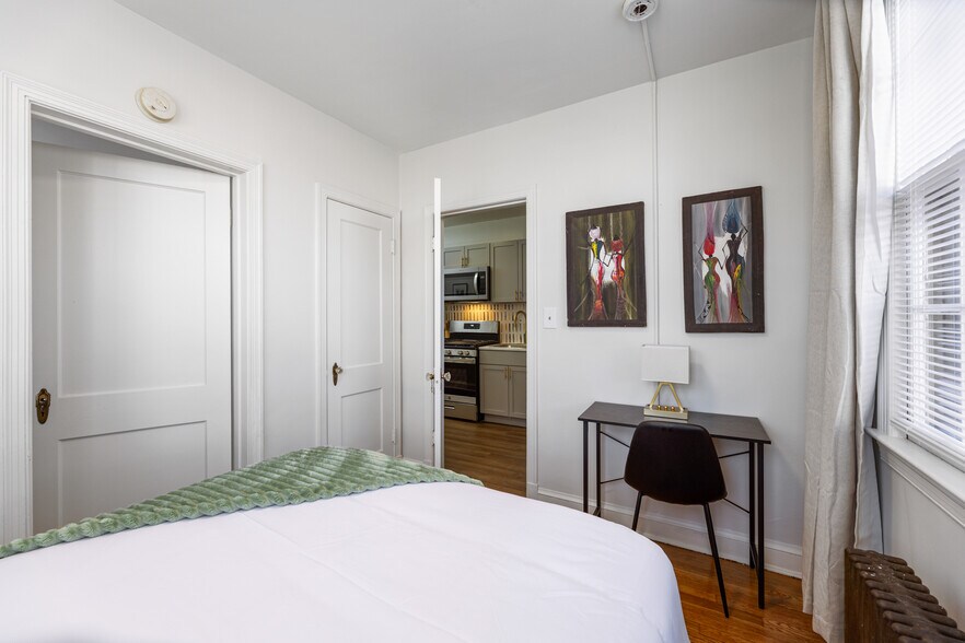 Building Photo - 4348 Southern Ave SE