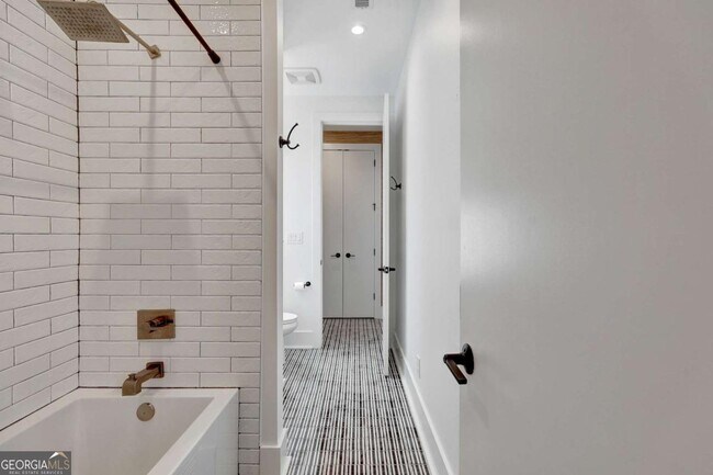 Building Photo - 118 Gainey Ln