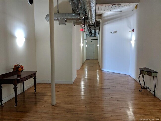 Building Photo - 390 Charles St