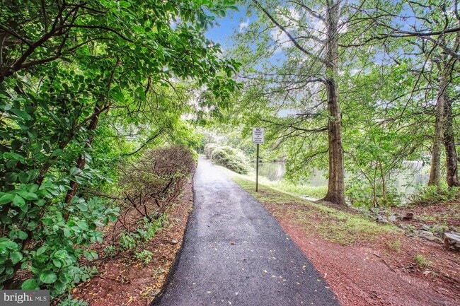 Building Photo - 45590 Whitcomb Square