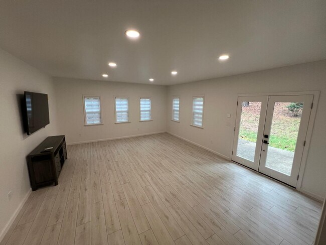 Building Photo - 4008 Rock Mill Dr