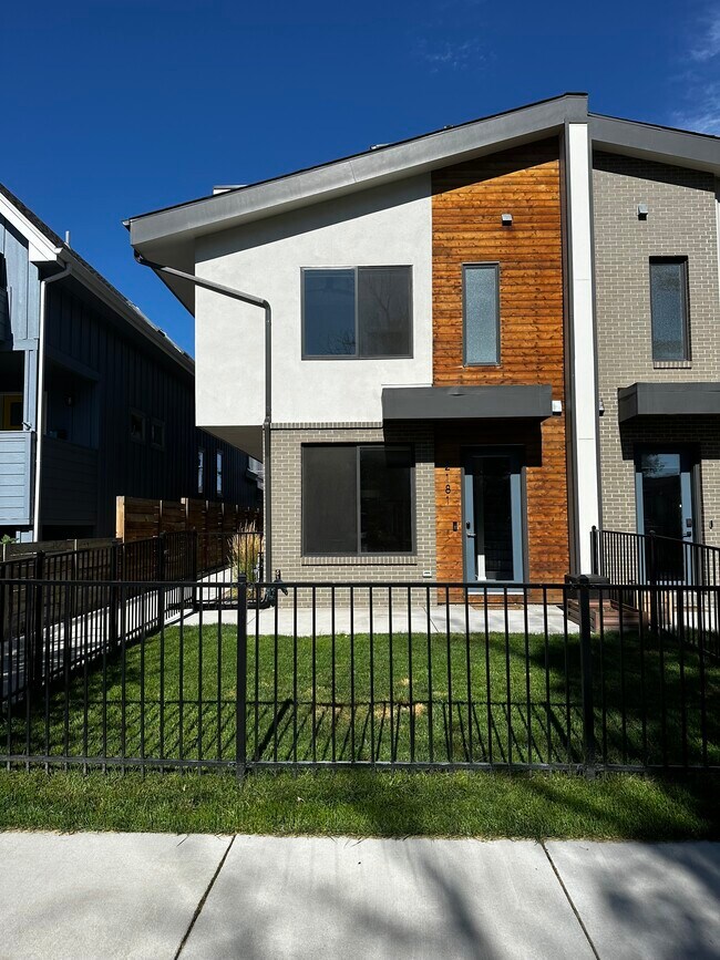 Building Photo - 2181 S Cherokee St