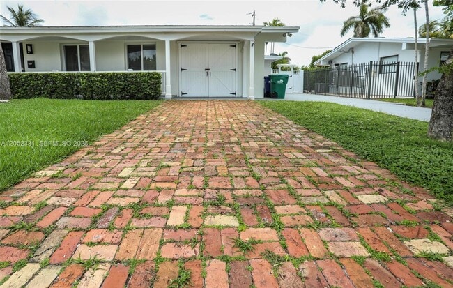 Building Photo - 8870 SW 86th St