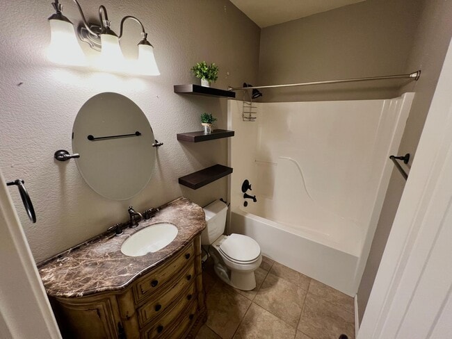 Building Photo - Stunning Home in Bixby Schools!