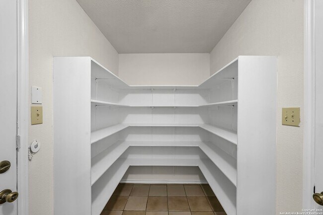 Building Photo - 9711 Diamond Cliff Dr