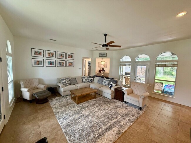 Building Photo - Stunning Bluewater Bay Home in Parkwood Estates!