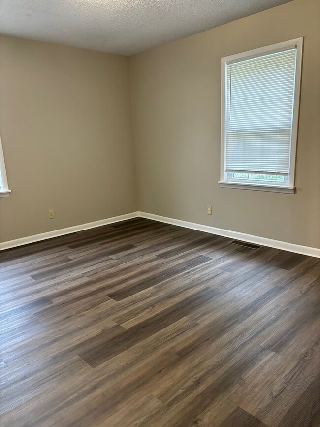 Building Photo - 01735