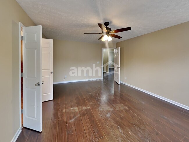 Building Photo - 586 Hollerman Ln