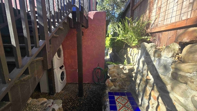 Building Photo - 1440 W Valerio St