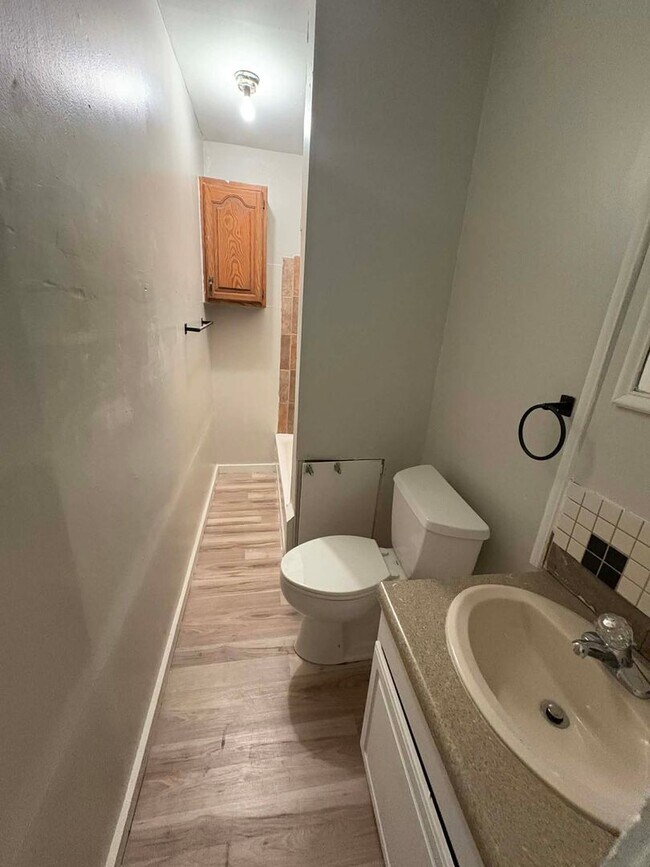 Building Photo - 3129-3131 N Wellington PL