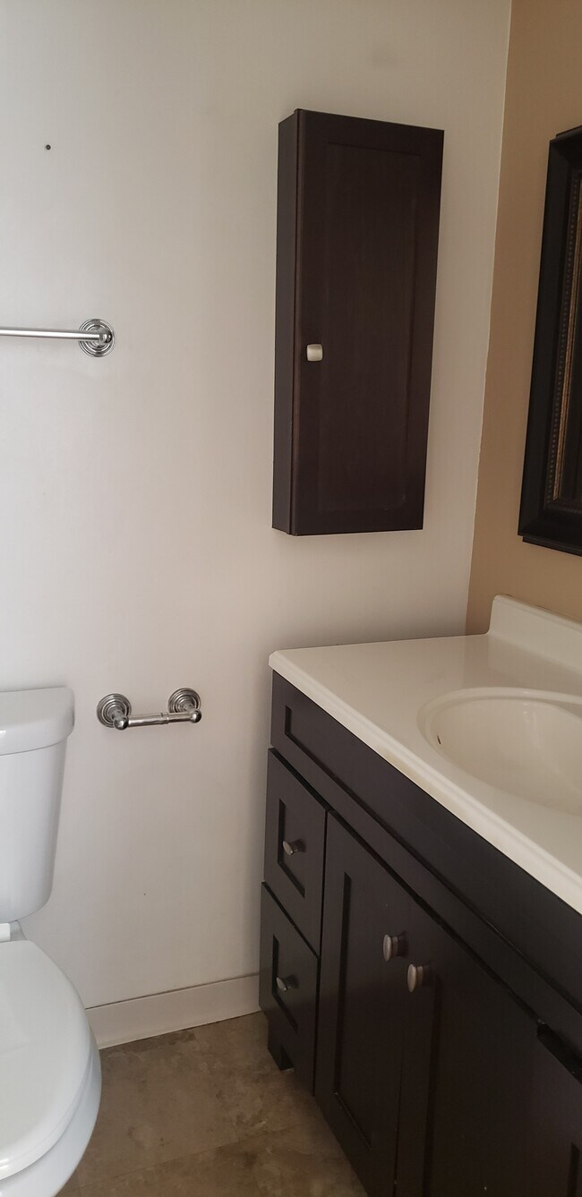 Building Photo - 13833 Oxnard St