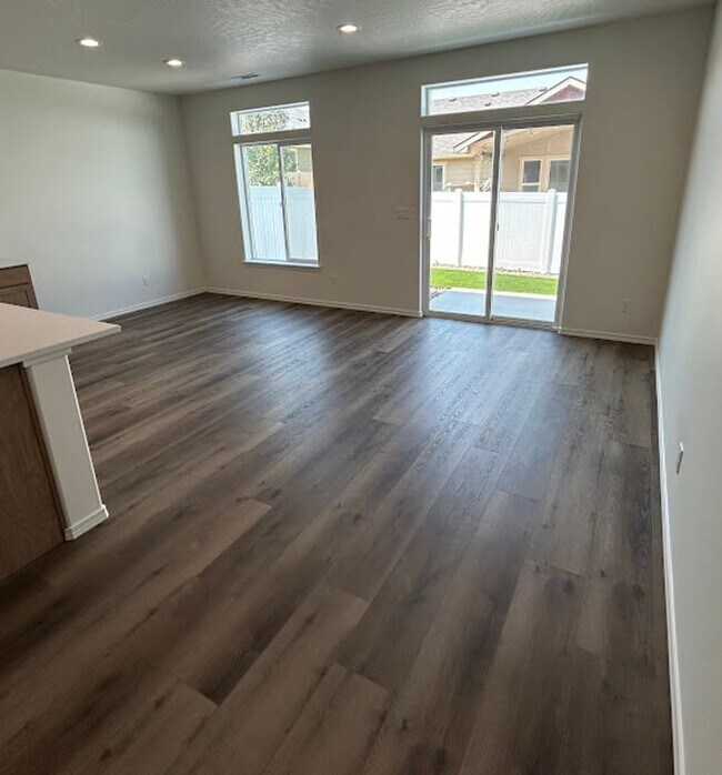 Building Photo - Brand New Corner Townhome!