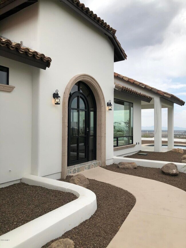 Building Photo - 301 E Jomax Rd