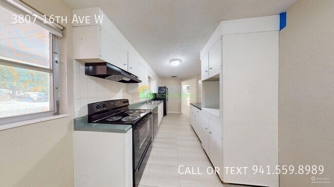 Building Photo - 3807 16th Ave W