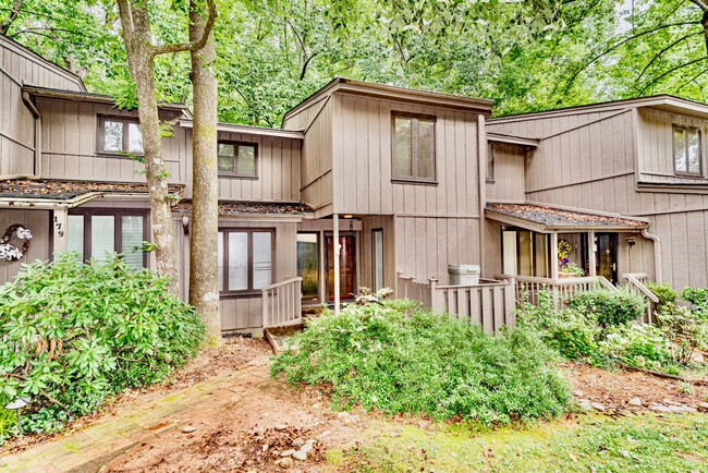 Primary Photo - 178 Ingleoak Ln