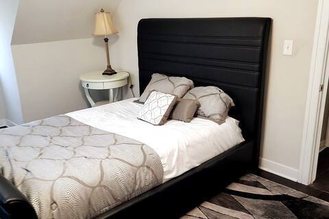 Building Photo - 9520 S Ridgeway Ave