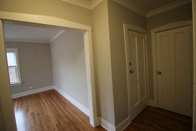 Entry - 4402 W Belden St