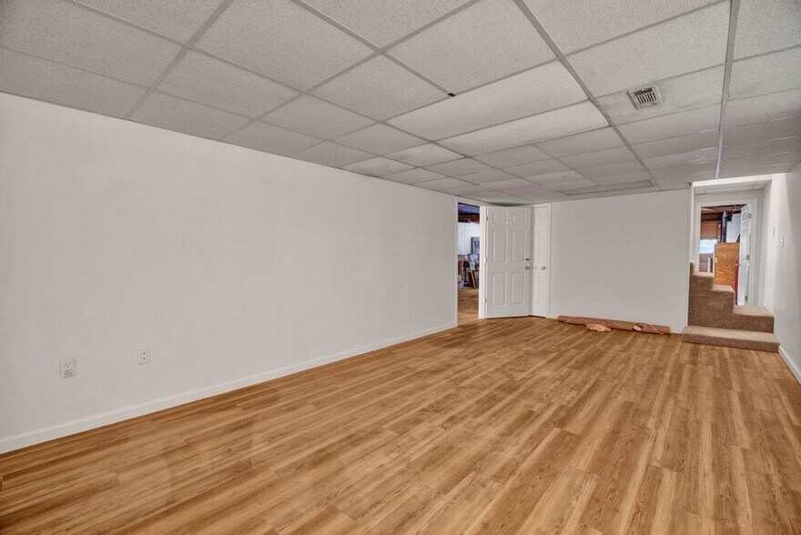 Building Photo - 3541 W Lakeside Dr