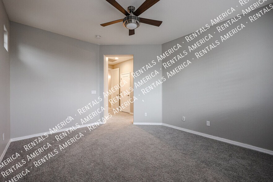 Building Photo - 1936 S Sycamore Pl