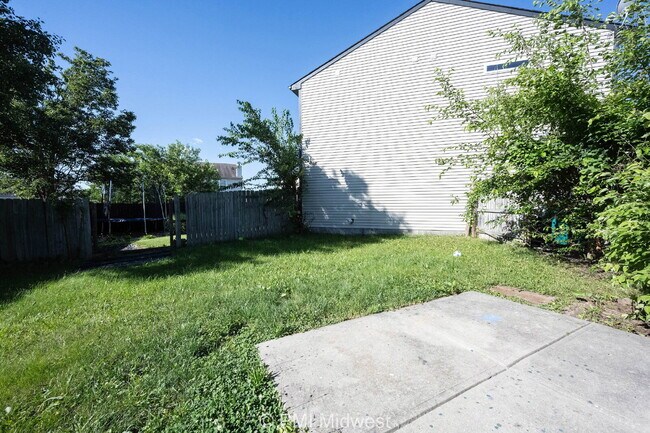 Building Photo - Charming 2-Bedroom, 2.5 Bath Home w/ Loft in Plainfield