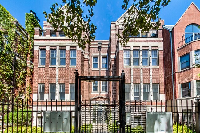 Primary Photo - 2042 W Pierce Ave