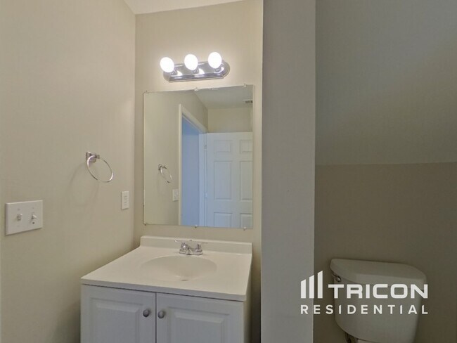 Building Photo - 827 Oakshire Cir