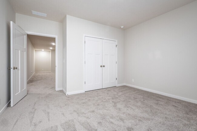 Building Photo - Top Of The Line Newly Built Duplex!