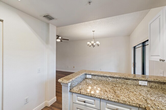 Building Photo - 2806 Veronia Dr