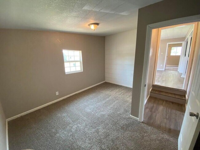 Building Photo - 114 E Russell St