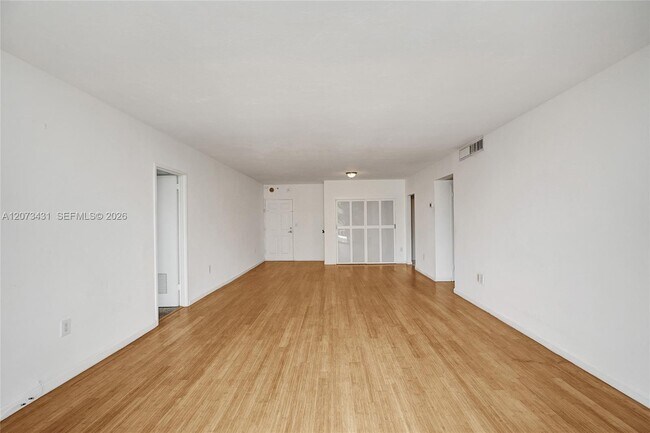 Building Photo - 10350 W Bay Harbor Dr