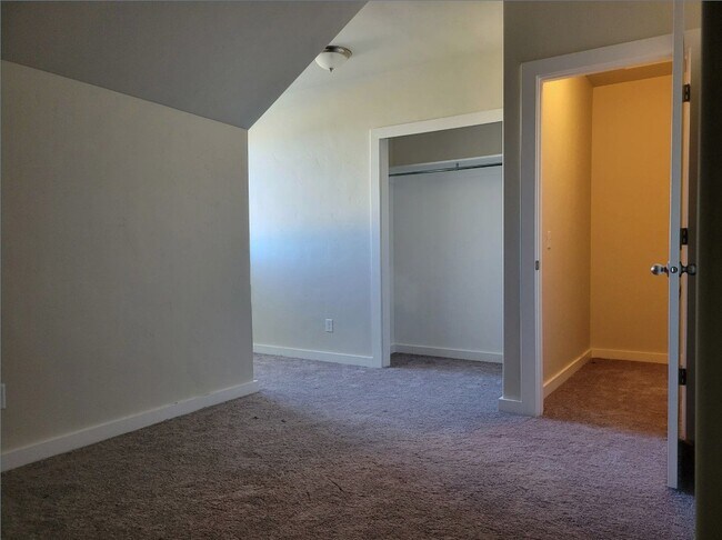 Building Photo - 1401 Oakley Ave