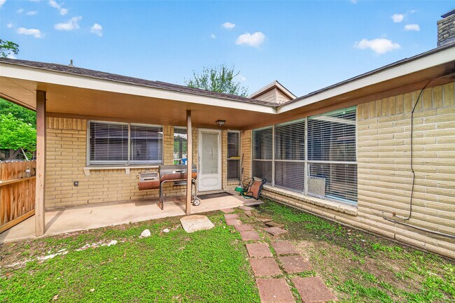 Building Photo - 7403 Shady Vale Ln