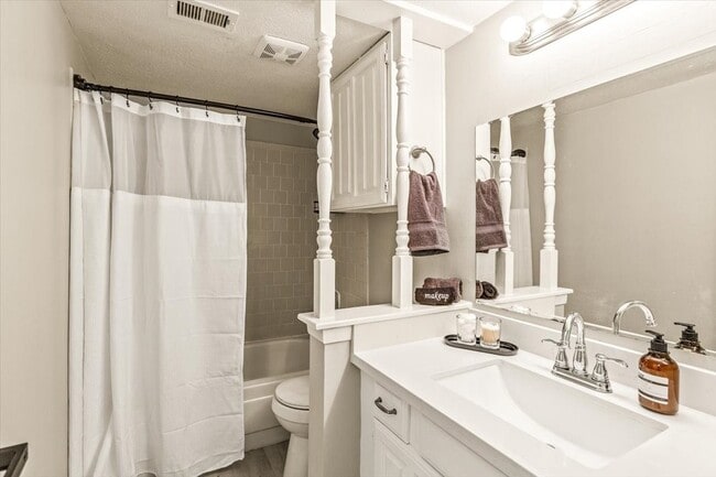 Building Photo - 2601 S Braeswood Blvd