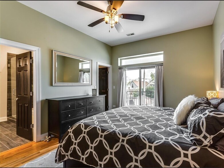 Building Photo - 2740 W Belmont Ave