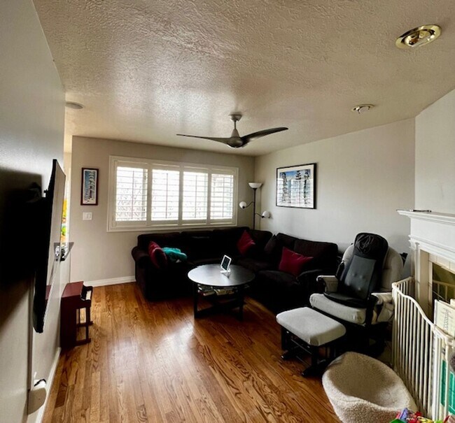 Building Photo - 4045 Beus Dr