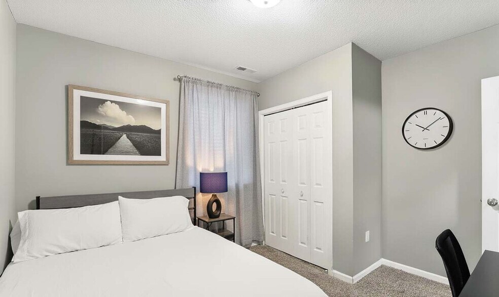 Building Photo - 2424 Lyndale Ave S