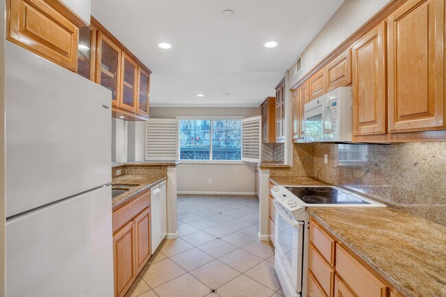 Building Photo - 20 Willow Rd